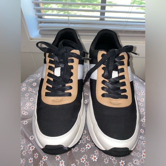 DV Dolce Vita women’s sneakers. - Picture 10 of 13